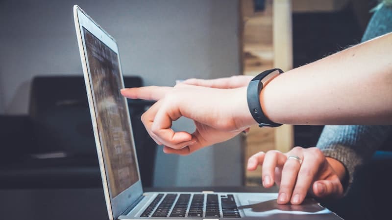 Client reviewing and approving a video through Timeliner's simple review interface
